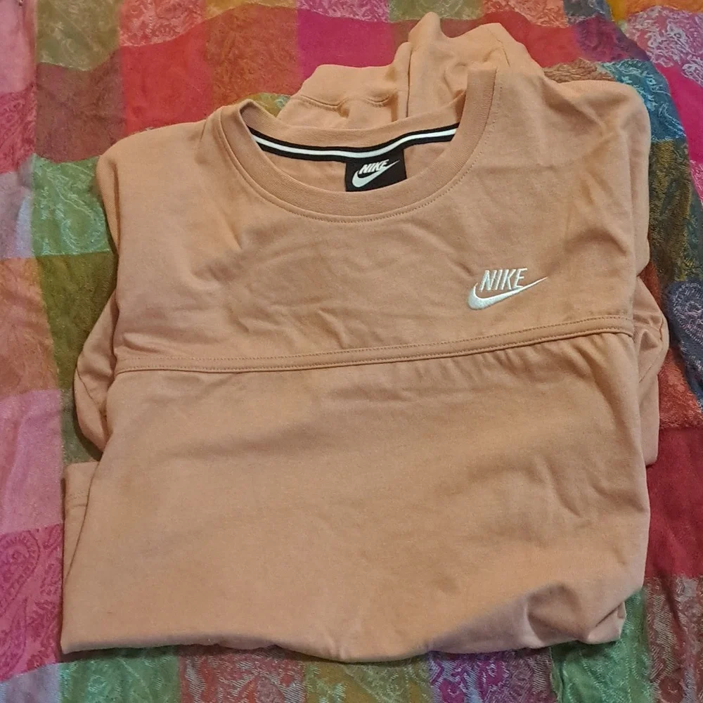 NIKE MEDIUM CROP LONG SLEEVE - Picture 1 of 1